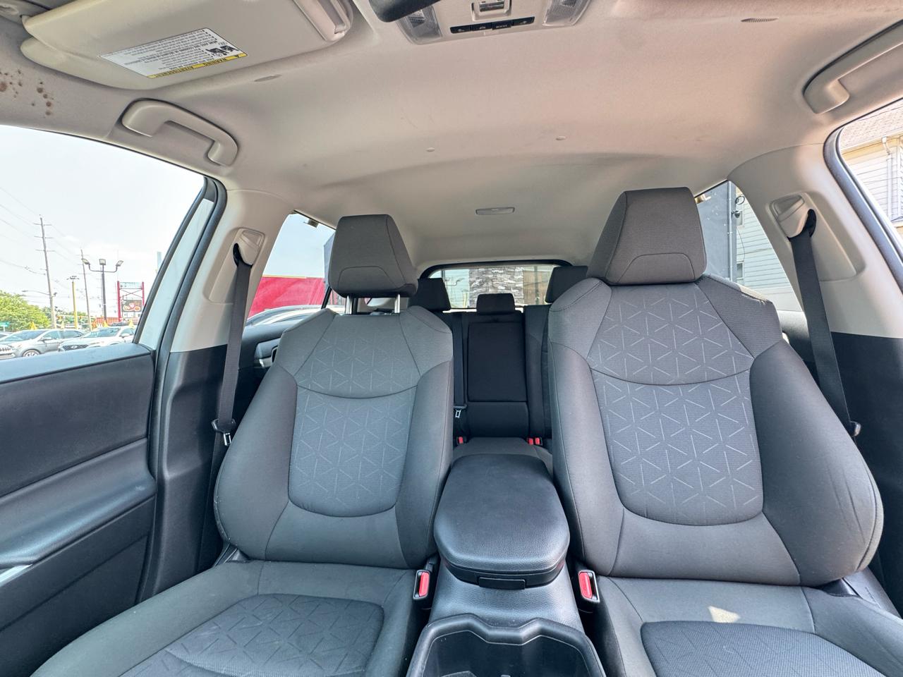 Toyota RAV4 XLE 2025