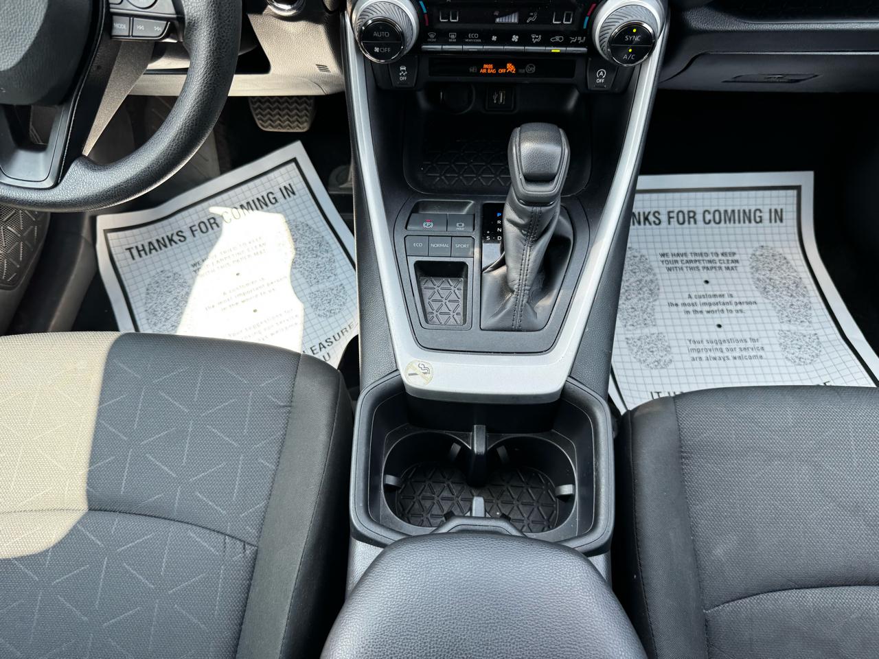 Toyota RAV4 XLE 2025