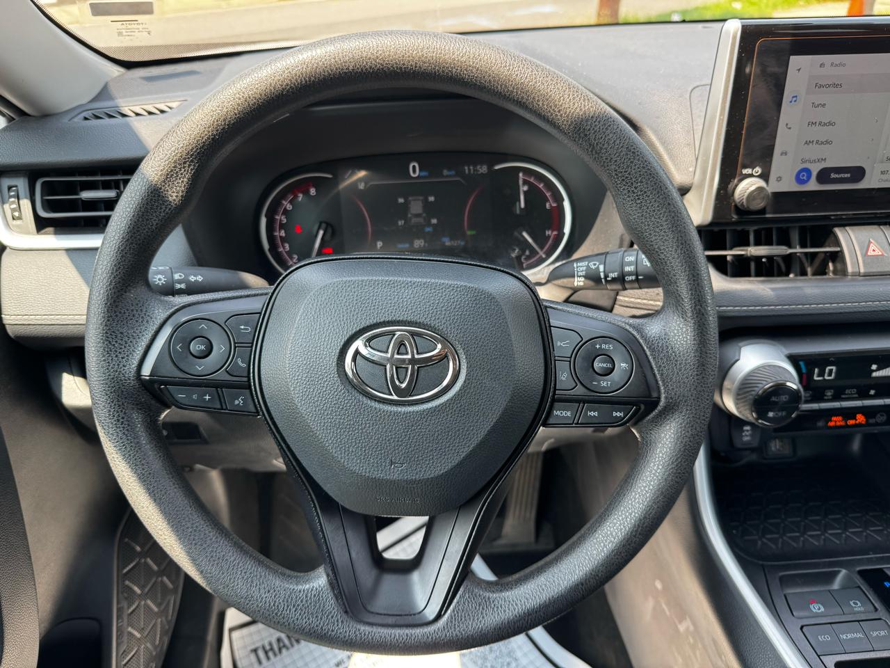 Toyota RAV4 XLE 2025