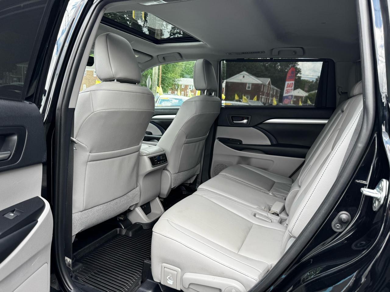 Toyota Highlander XLE AWD V6 2019
