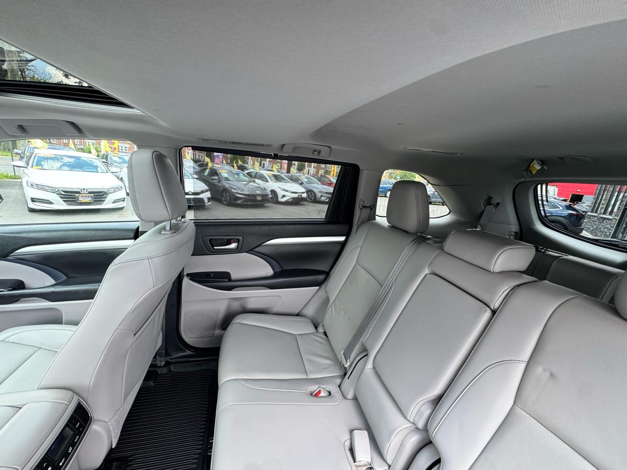 Toyota Highlander XLE AWD V6 2019