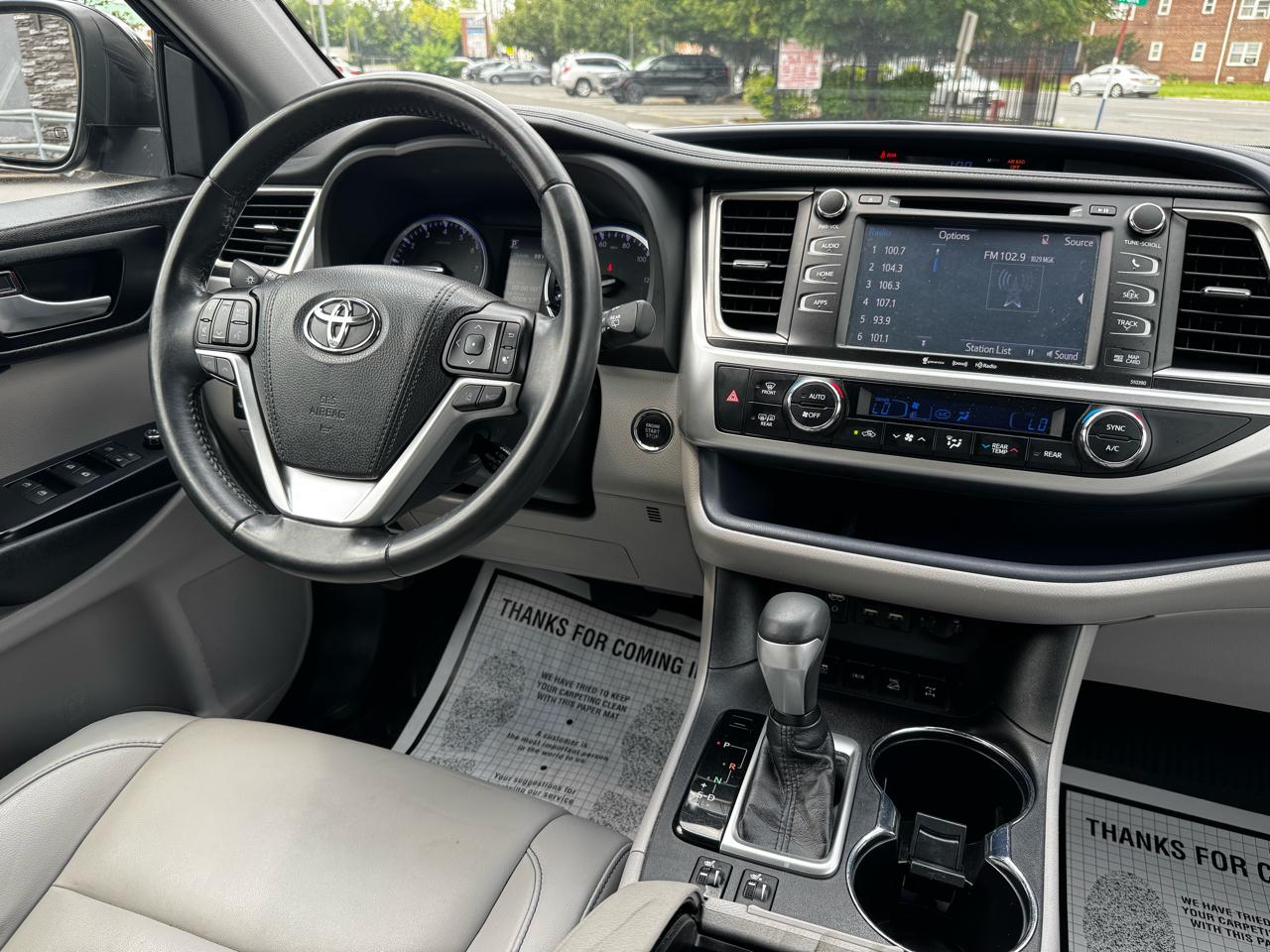 Toyota Highlander XLE AWD V6 2019