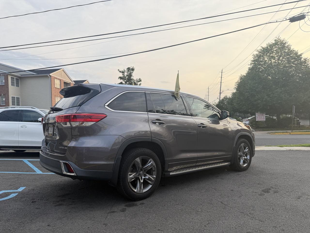 Toyota Highlander Limited AWD V6 2019