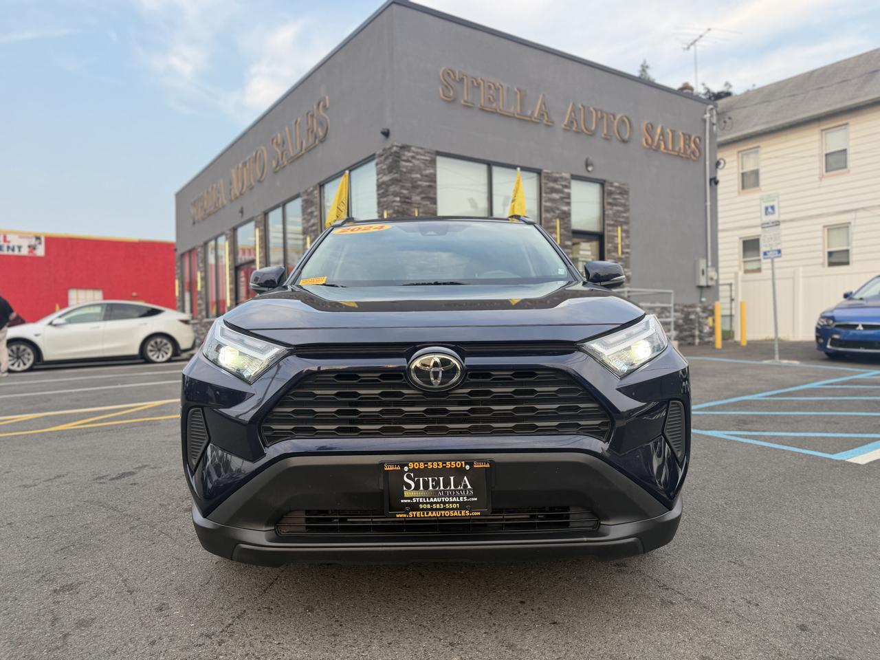 Toyota RAV4 XLE 2024