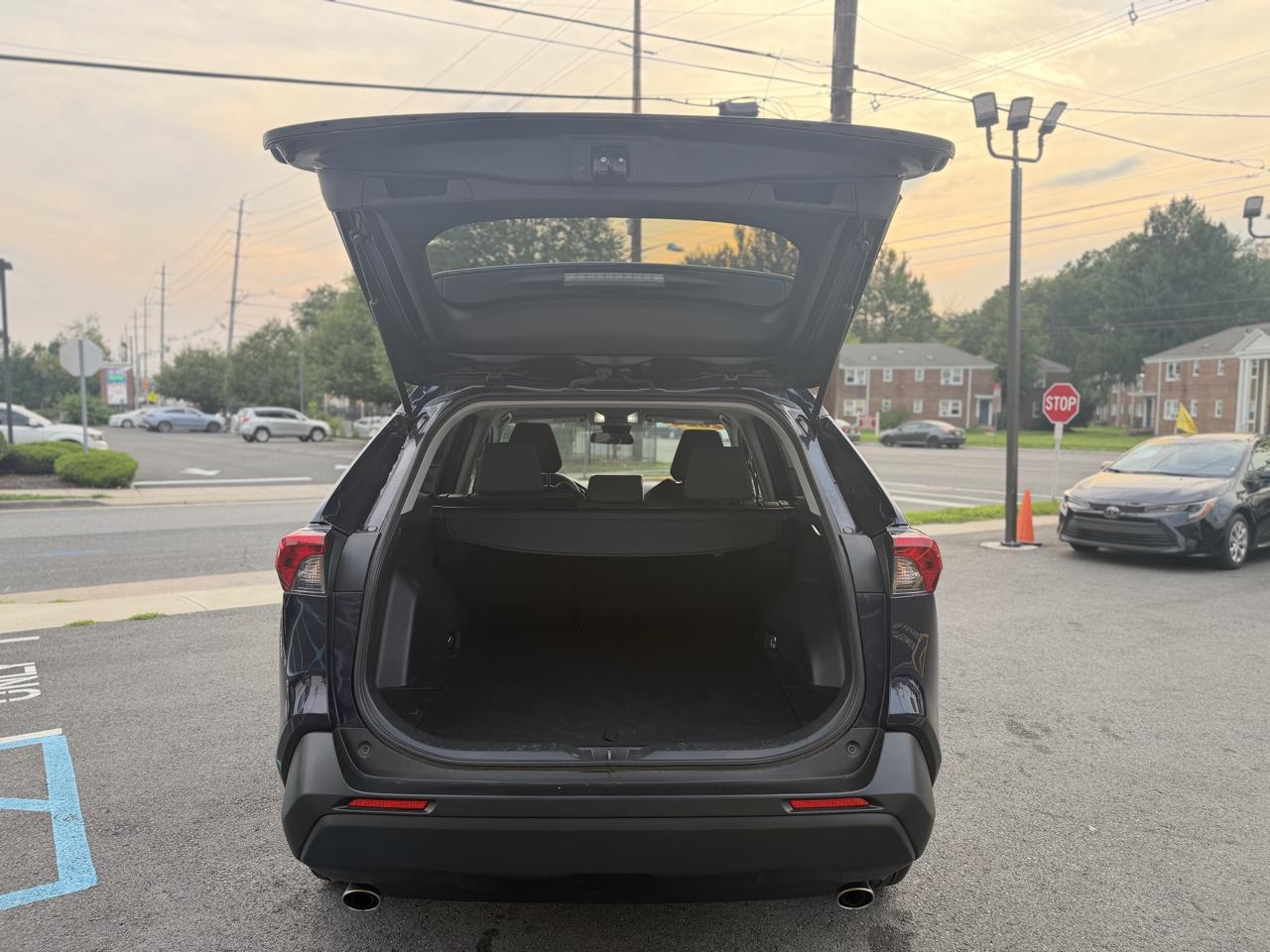 Toyota RAV4 XLE 2024