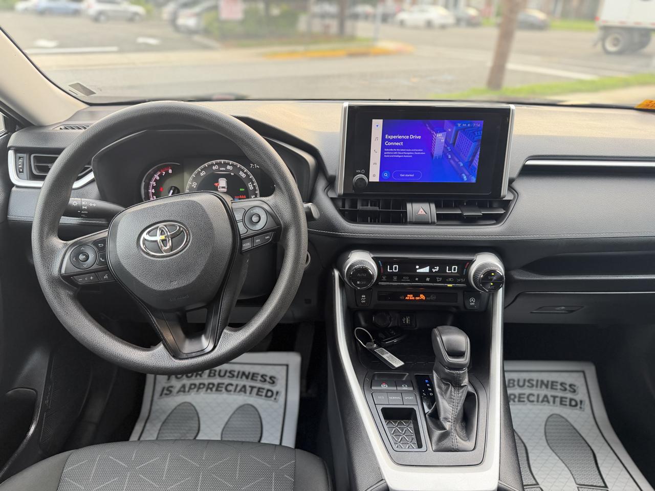 Toyota RAV4 XLE 2024