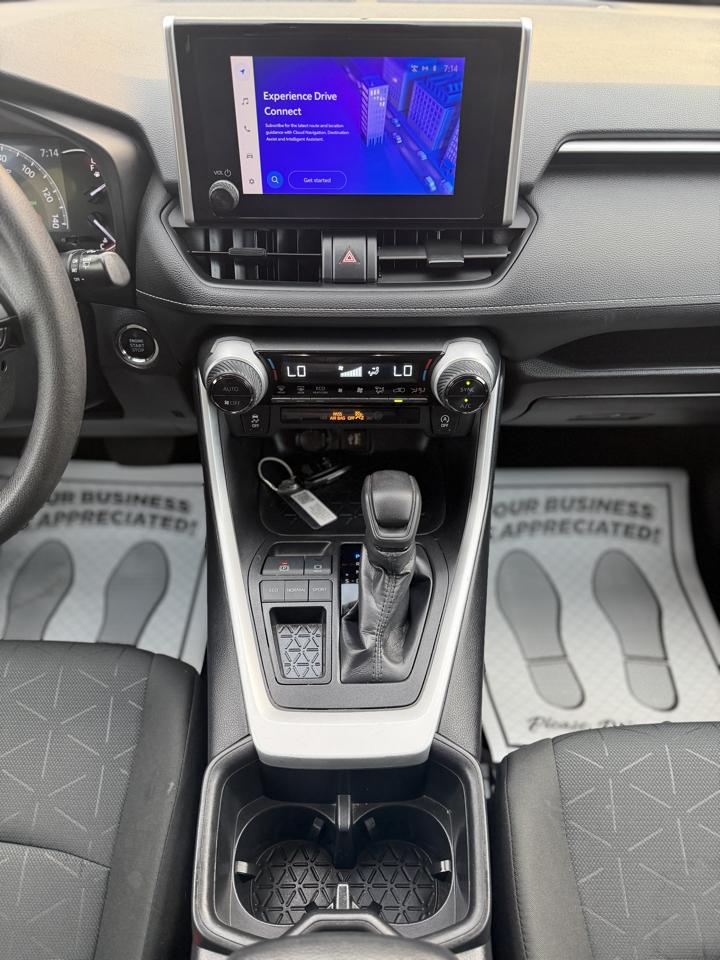Toyota RAV4 XLE 2024