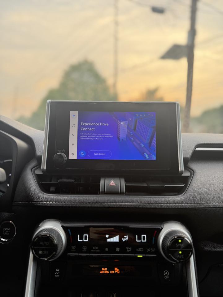 Toyota RAV4 XLE 2024