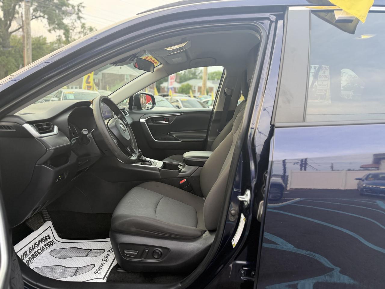 Toyota RAV4 XLE 2024