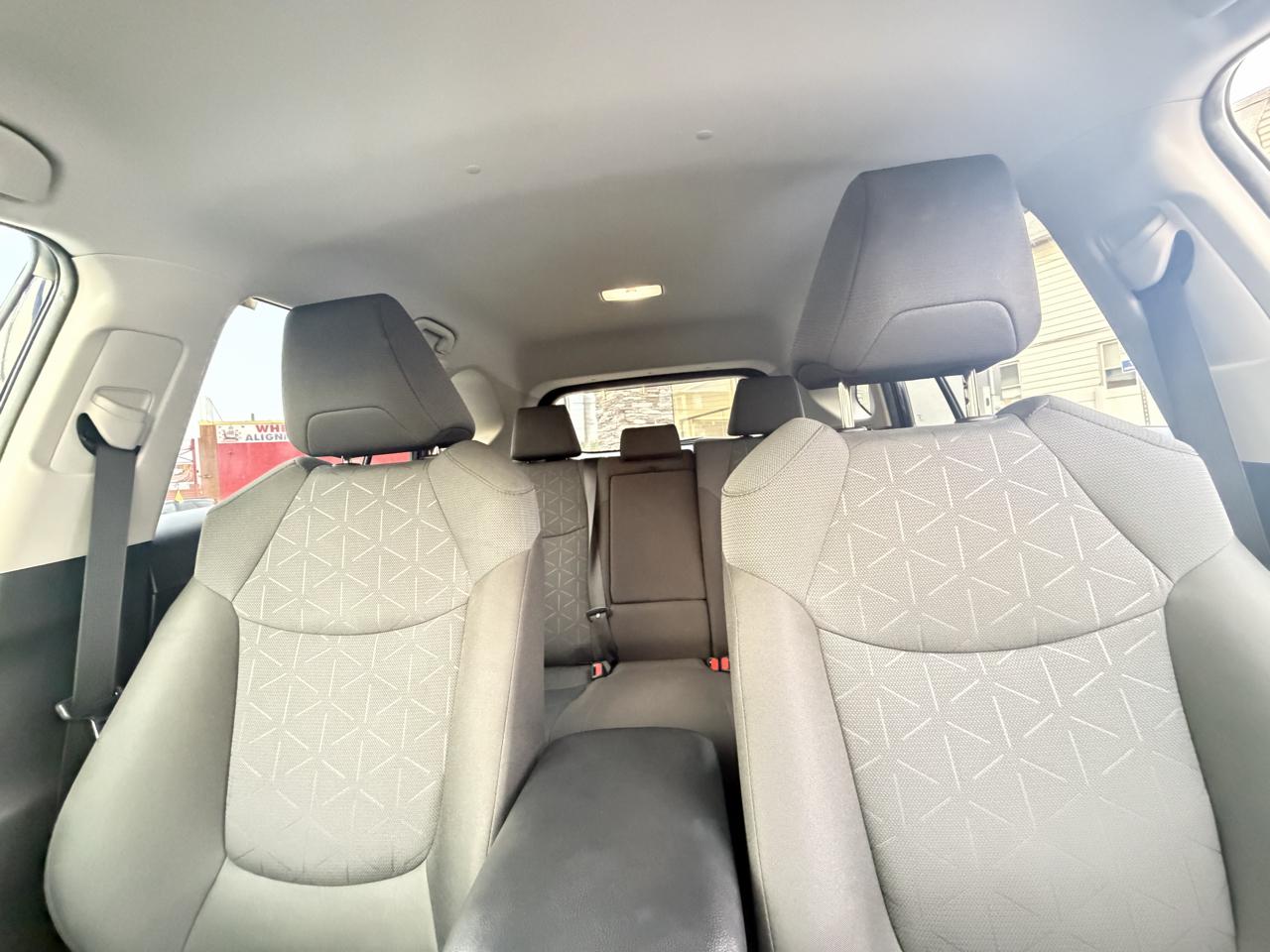 Toyota RAV4 XLE 2024