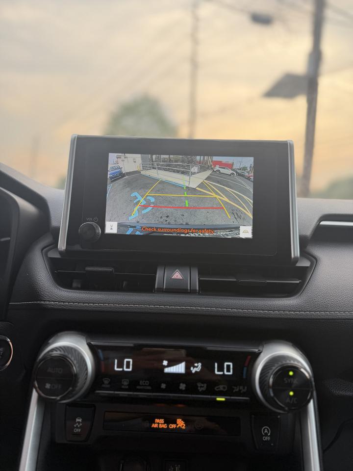 Toyota RAV4 XLE 2024