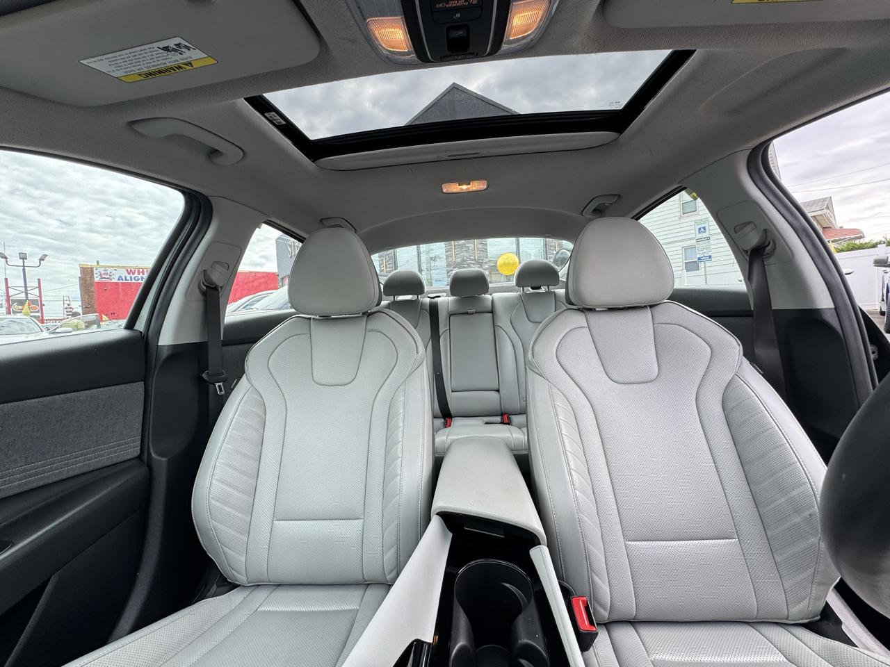 Hyundai Elantra Limited 2024