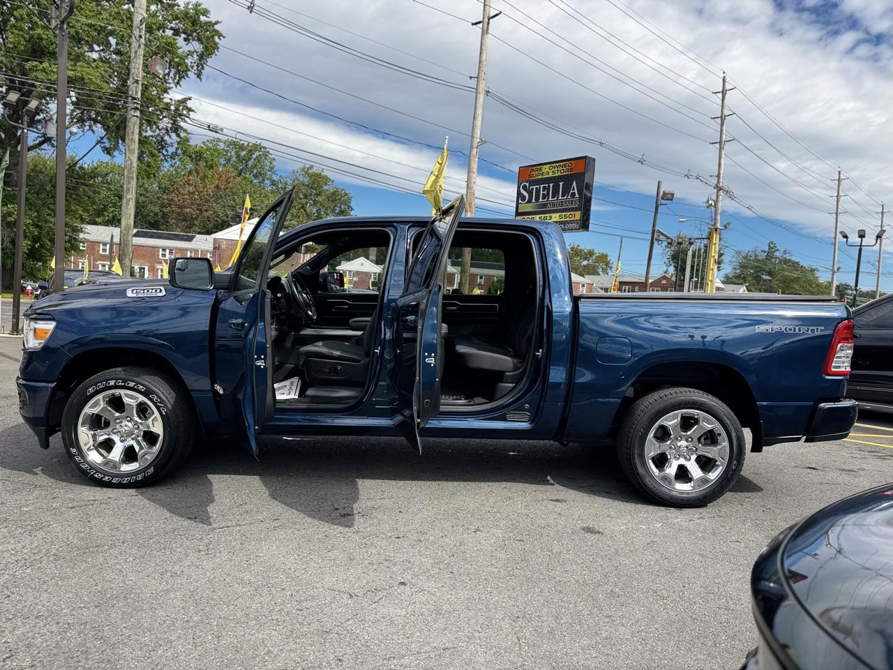 RAM 1500 Big Horn Crew Cab SWB 4WD 2022