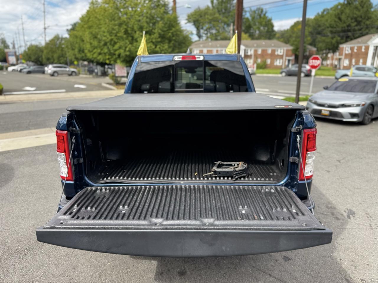 RAM 1500 Big Horn Crew Cab SWB 4WD 2022