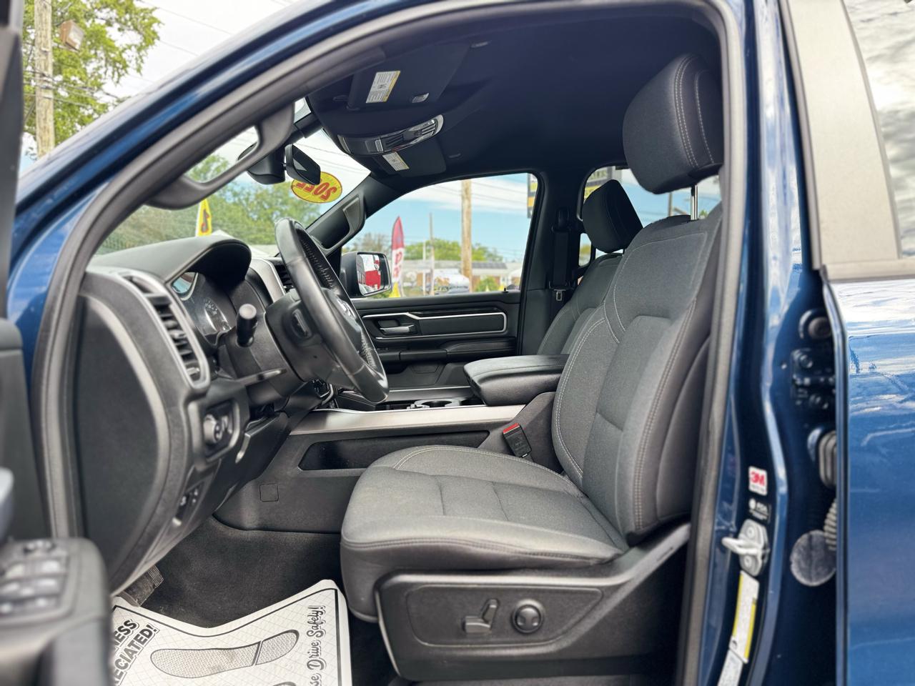 RAM 1500 Big Horn Crew Cab SWB 4WD 2022