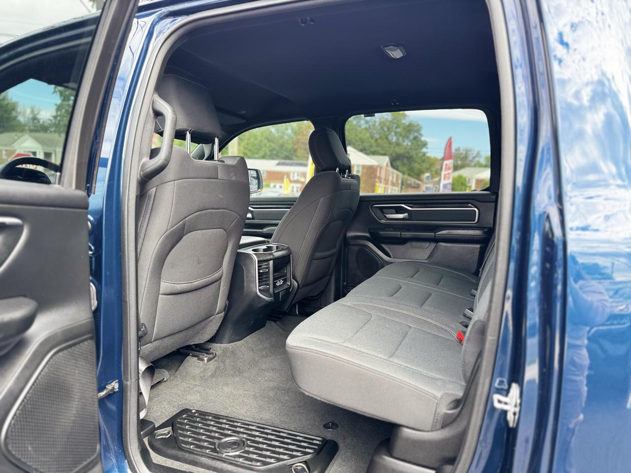 RAM 1500 Big Horn Crew Cab SWB 4WD 2022