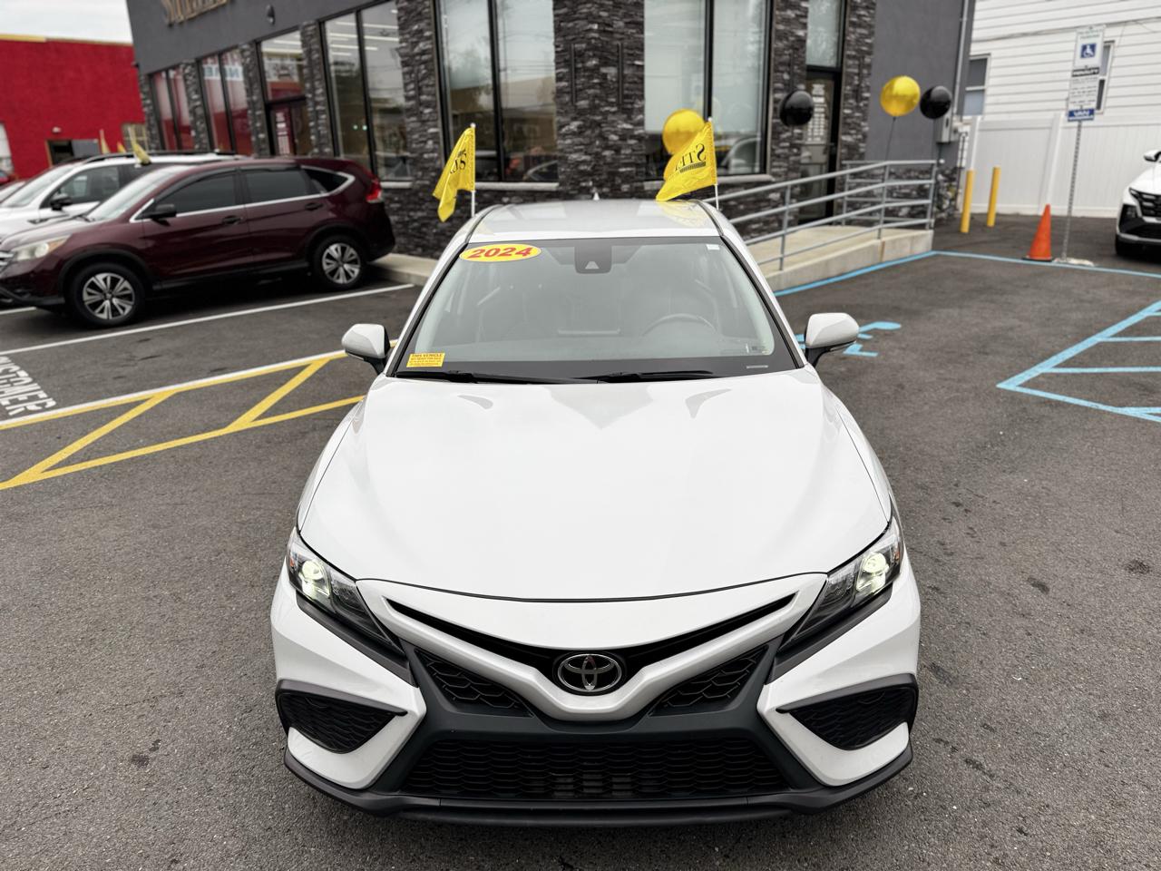Toyota Camry SE 2024