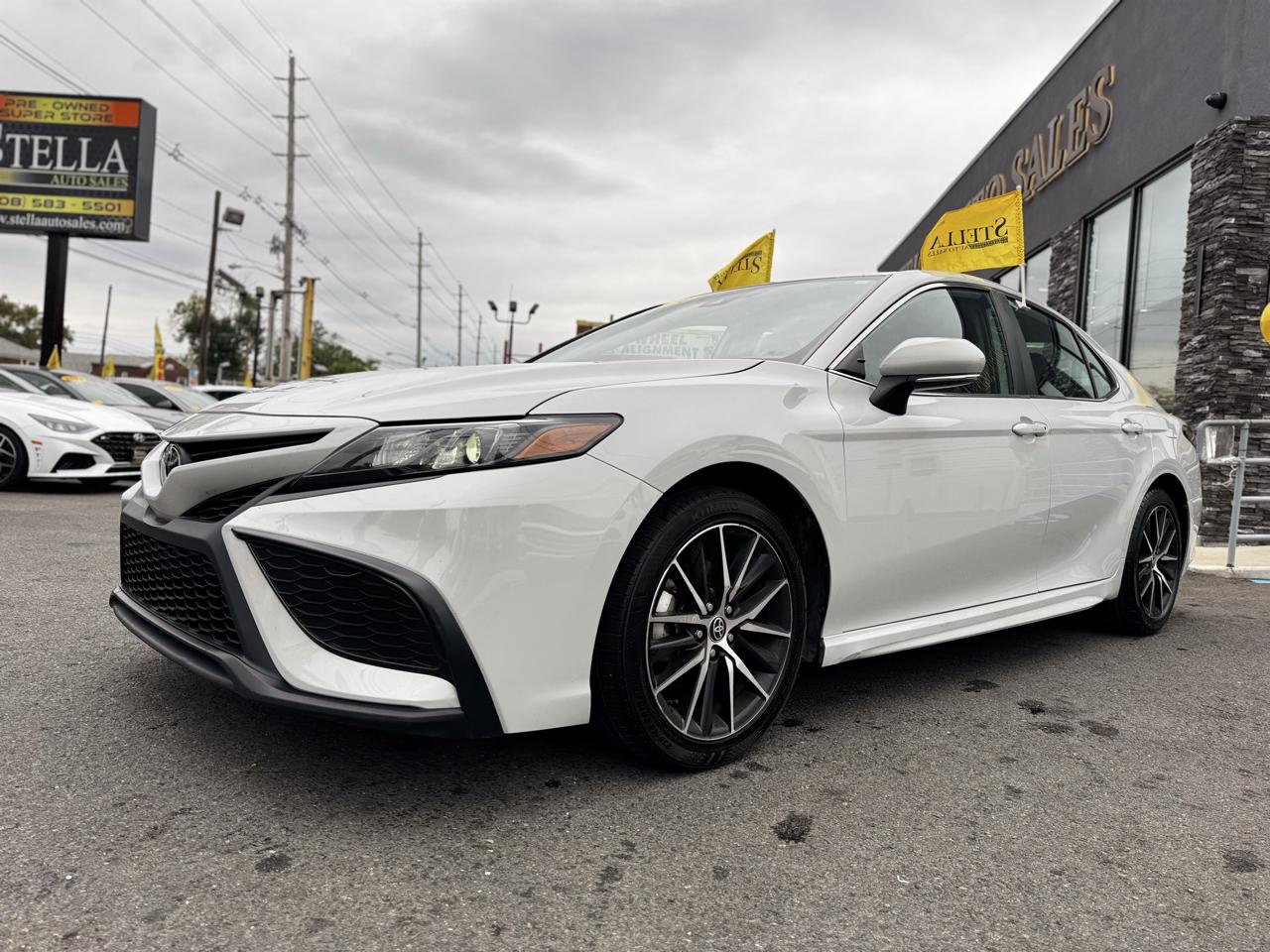 Toyota Camry SE 2024