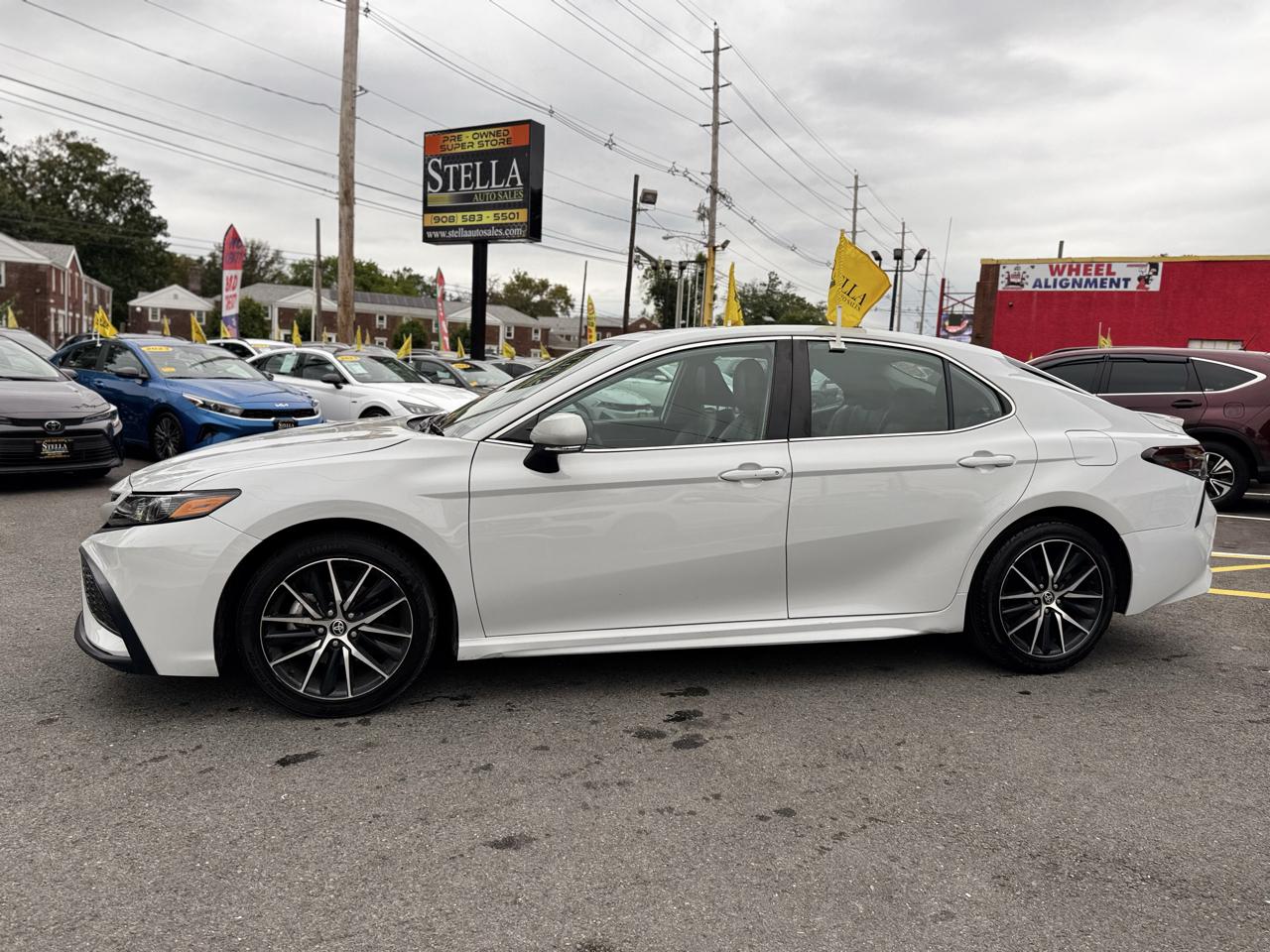 Toyota Camry SE 2024