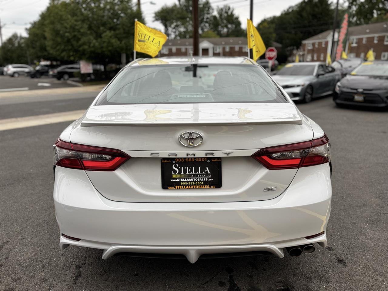 Toyota Camry SE 2024
