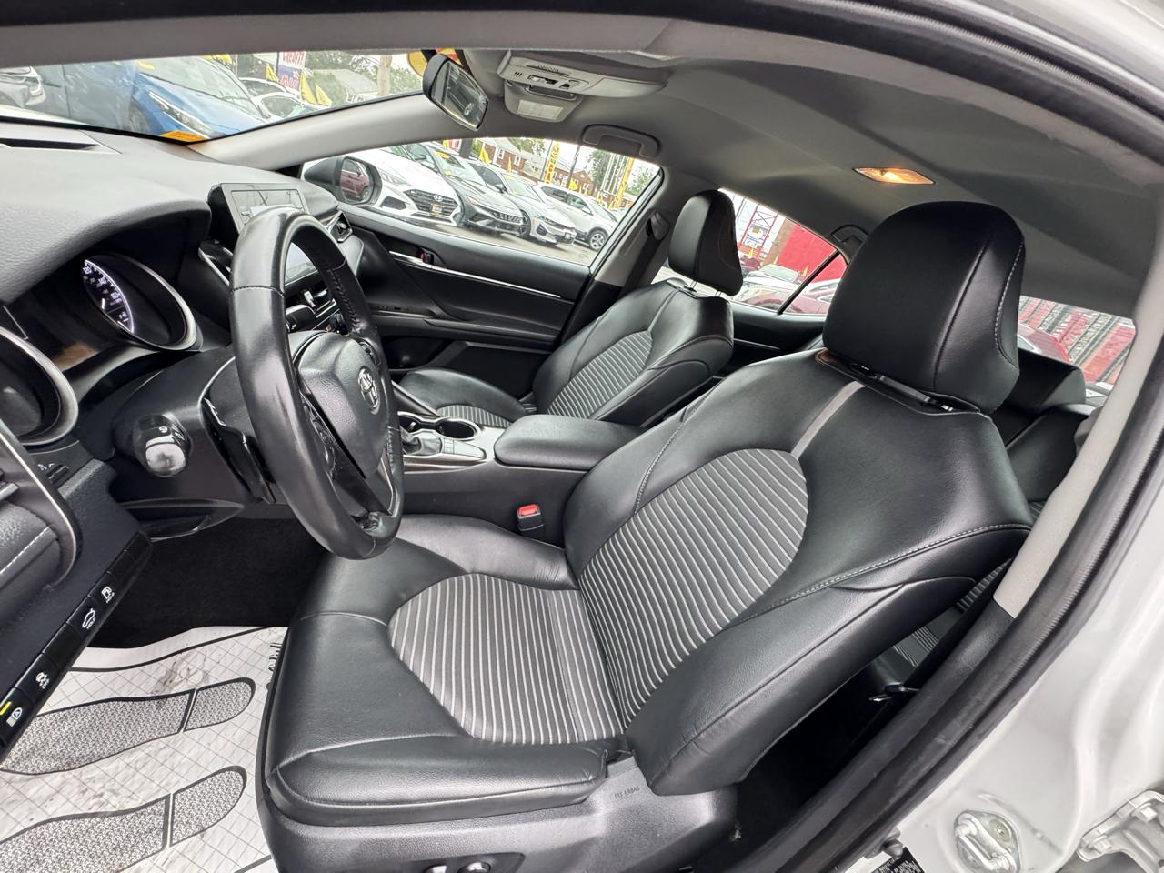 Toyota Camry SE 2024