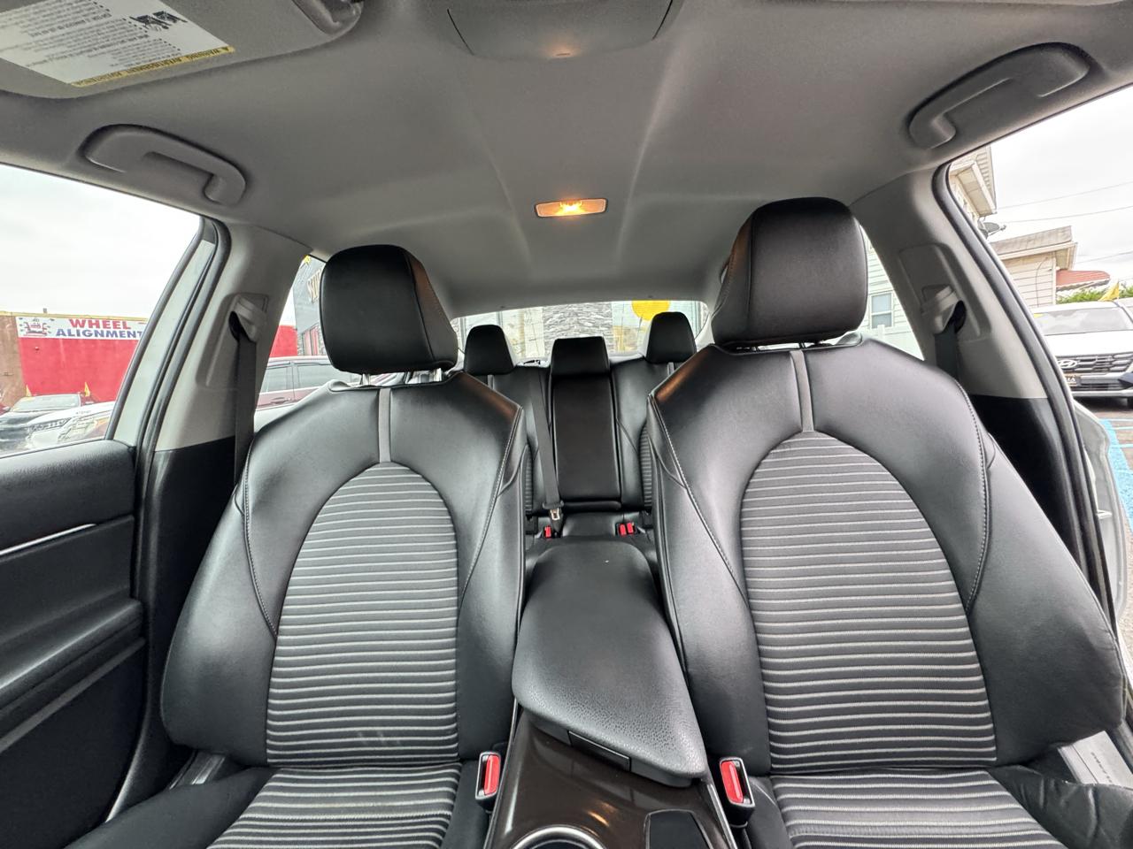 Toyota Camry SE 2024