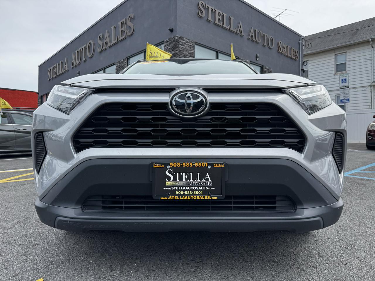 Toyota RAV4 XLE 2024