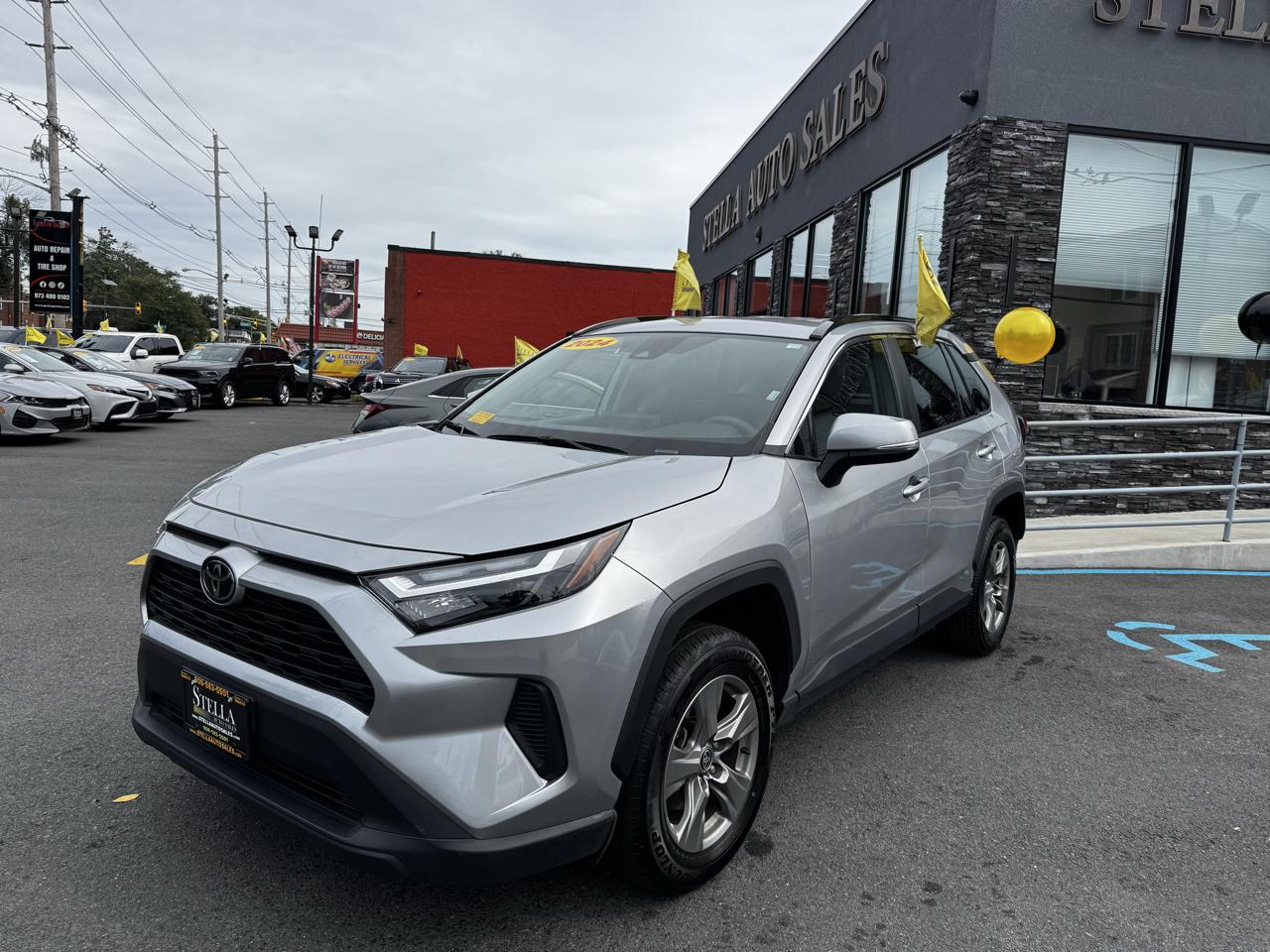 Toyota RAV4 XLE 2024