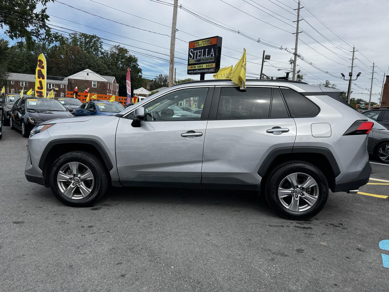 Toyota RAV4 XLE 2024