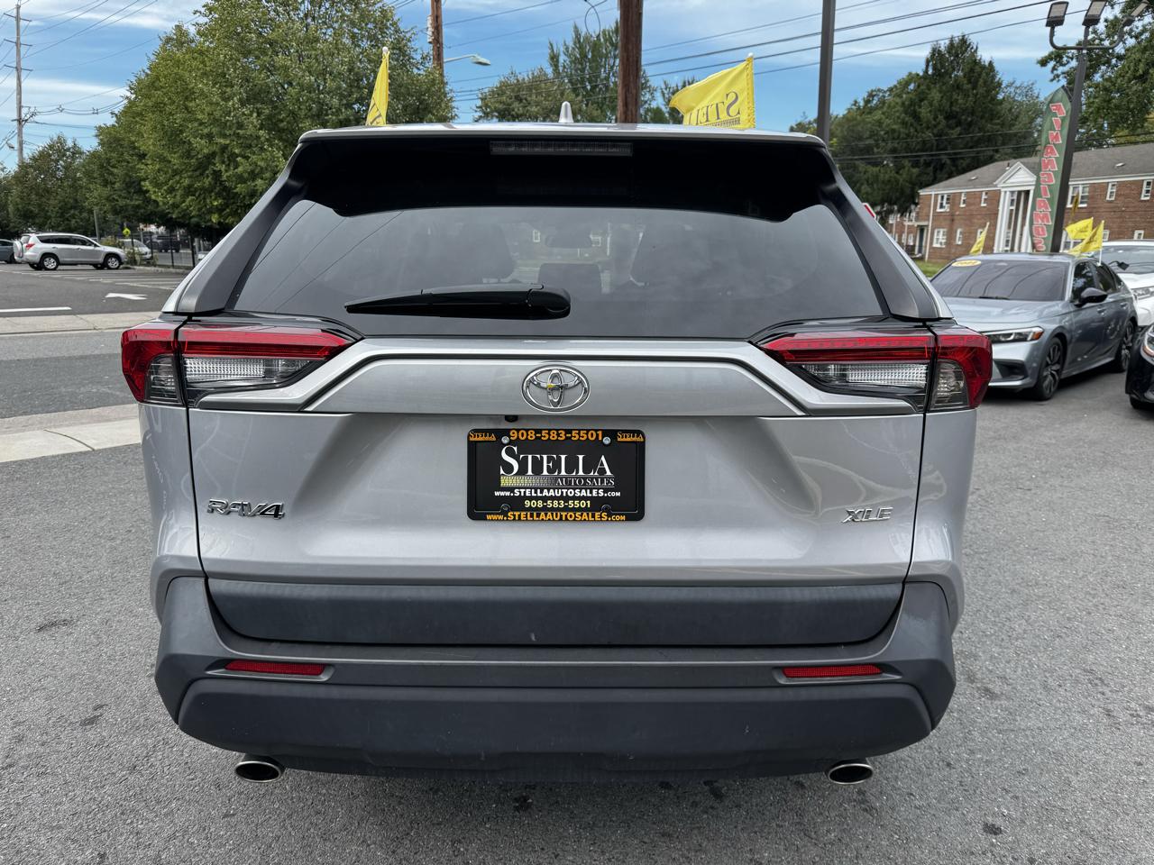 Toyota RAV4 XLE 2024