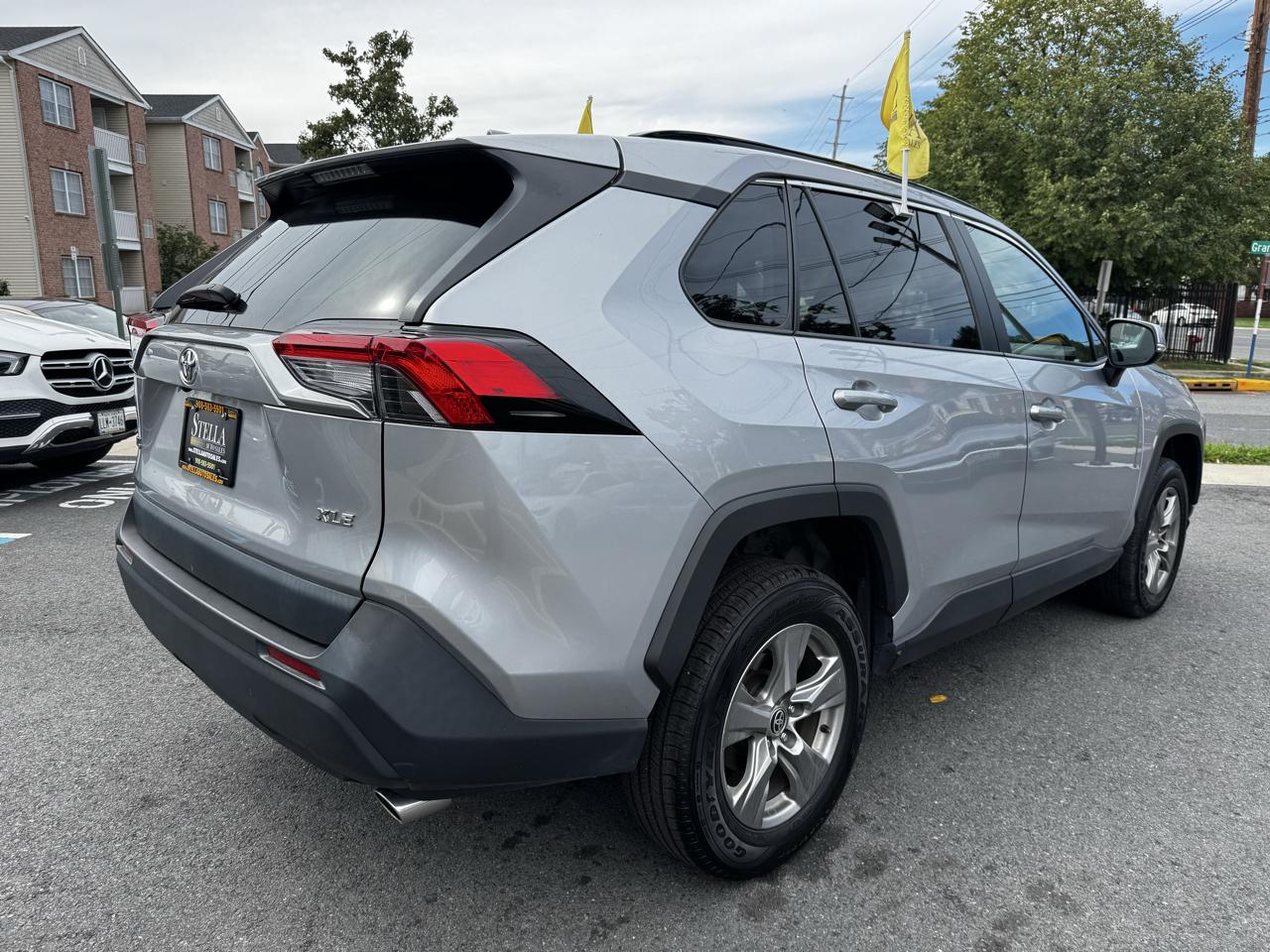 Toyota RAV4 XLE 2024
