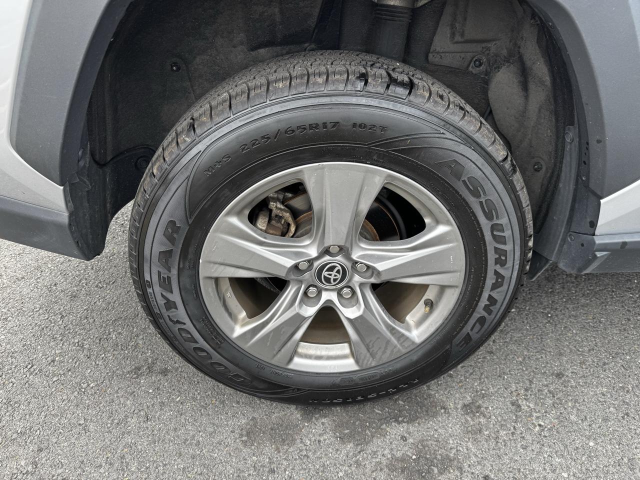 Toyota RAV4 XLE 2024