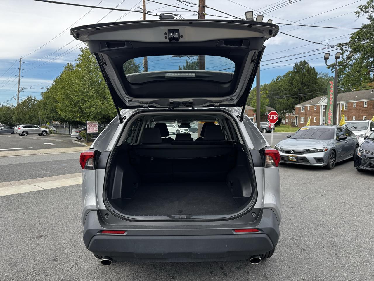 Toyota RAV4 XLE 2024