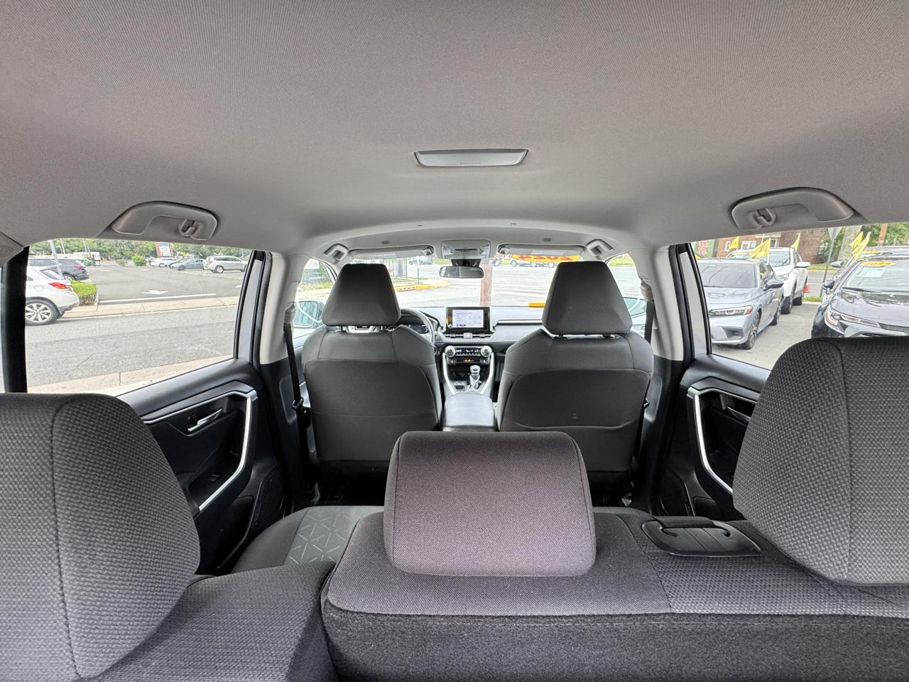 Toyota RAV4 XLE 2024