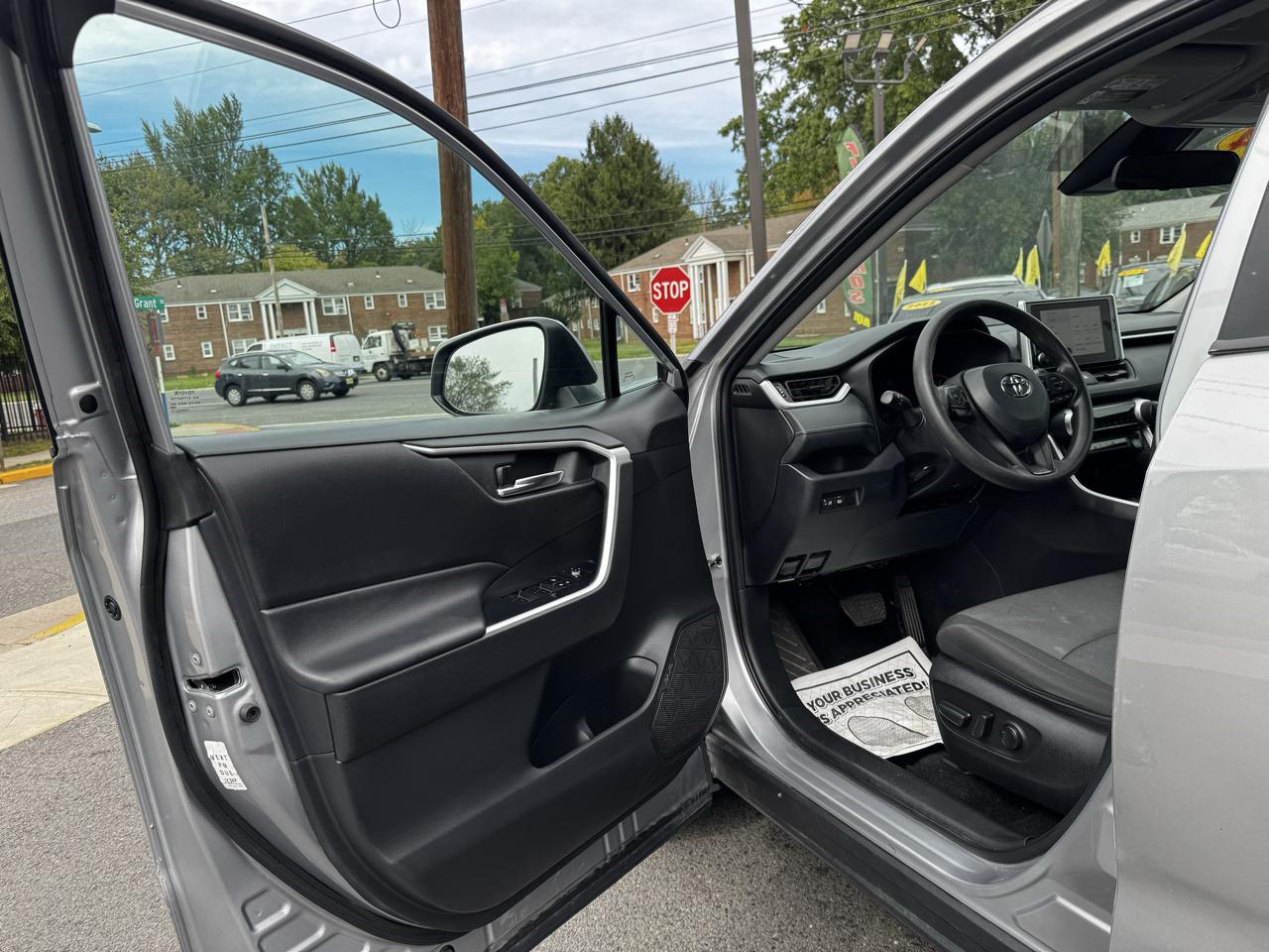 Toyota RAV4 XLE 2024