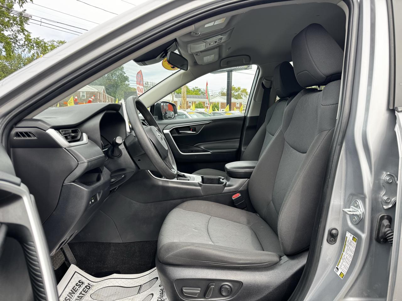 Toyota RAV4 XLE 2024