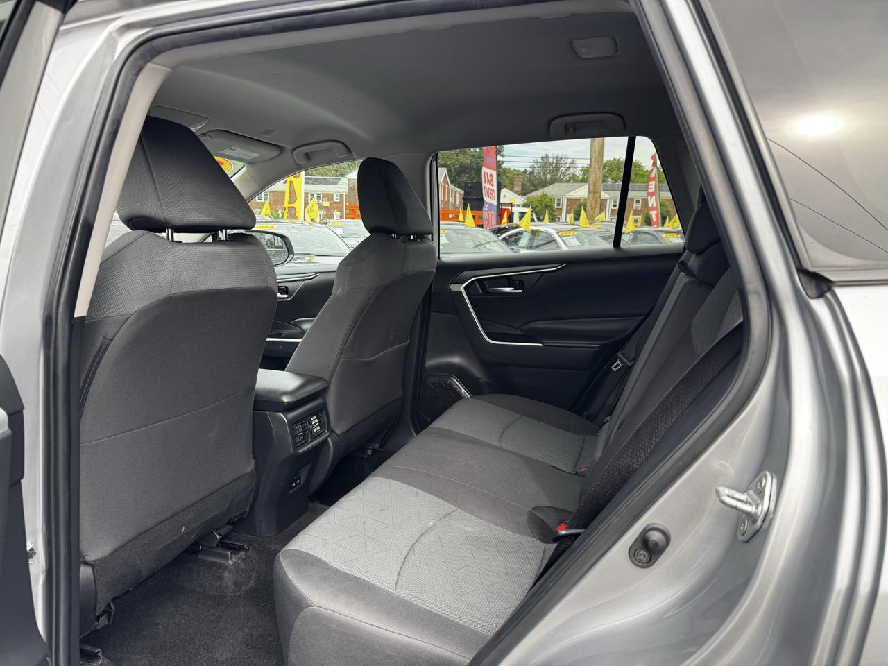 Toyota RAV4 XLE 2024