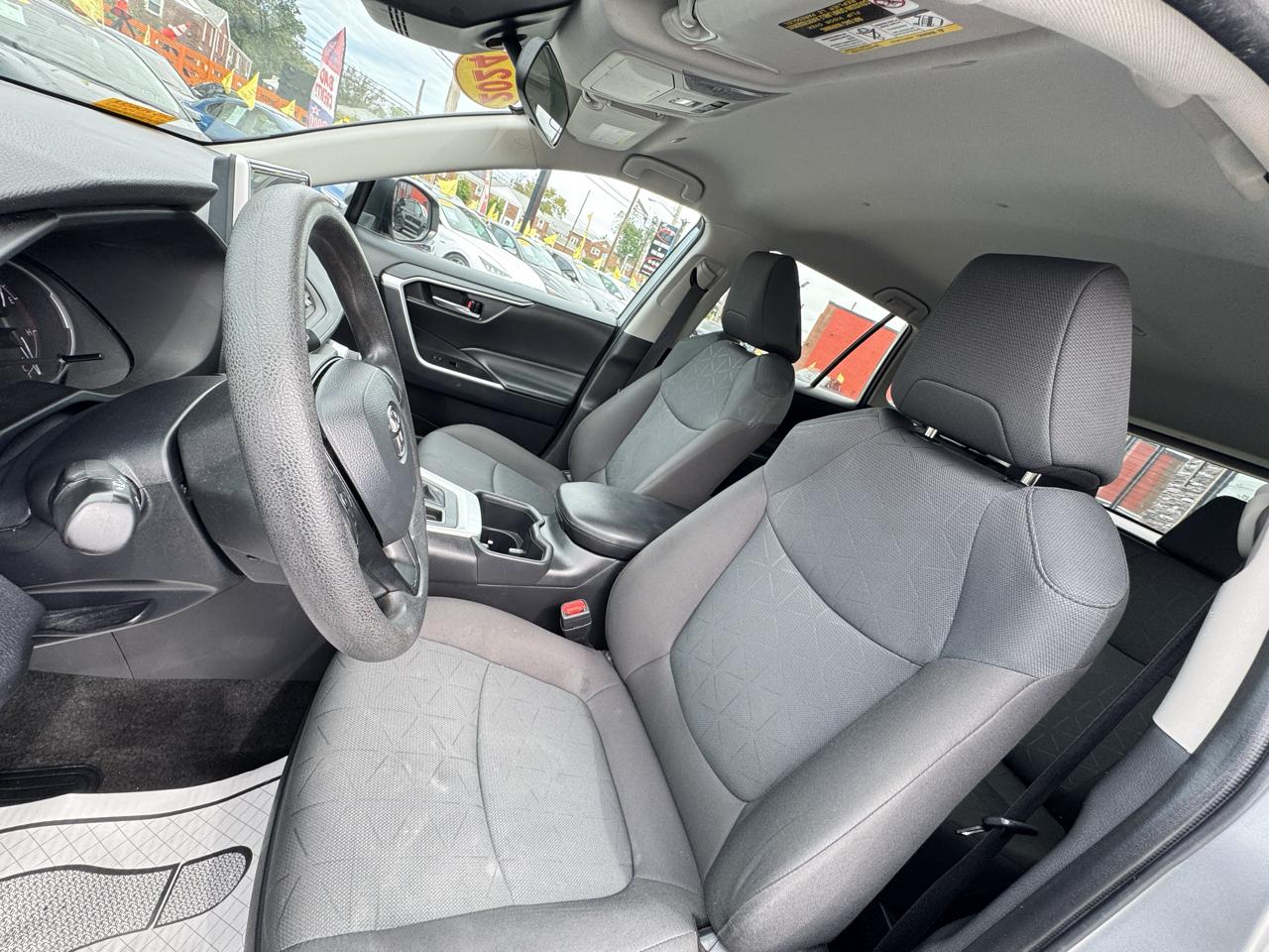 Toyota RAV4 XLE 2024