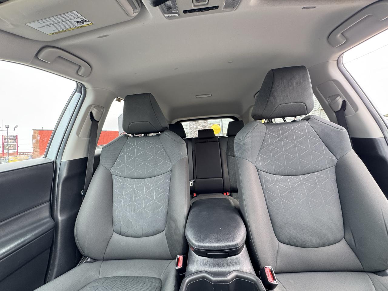 Toyota RAV4 XLE 2024