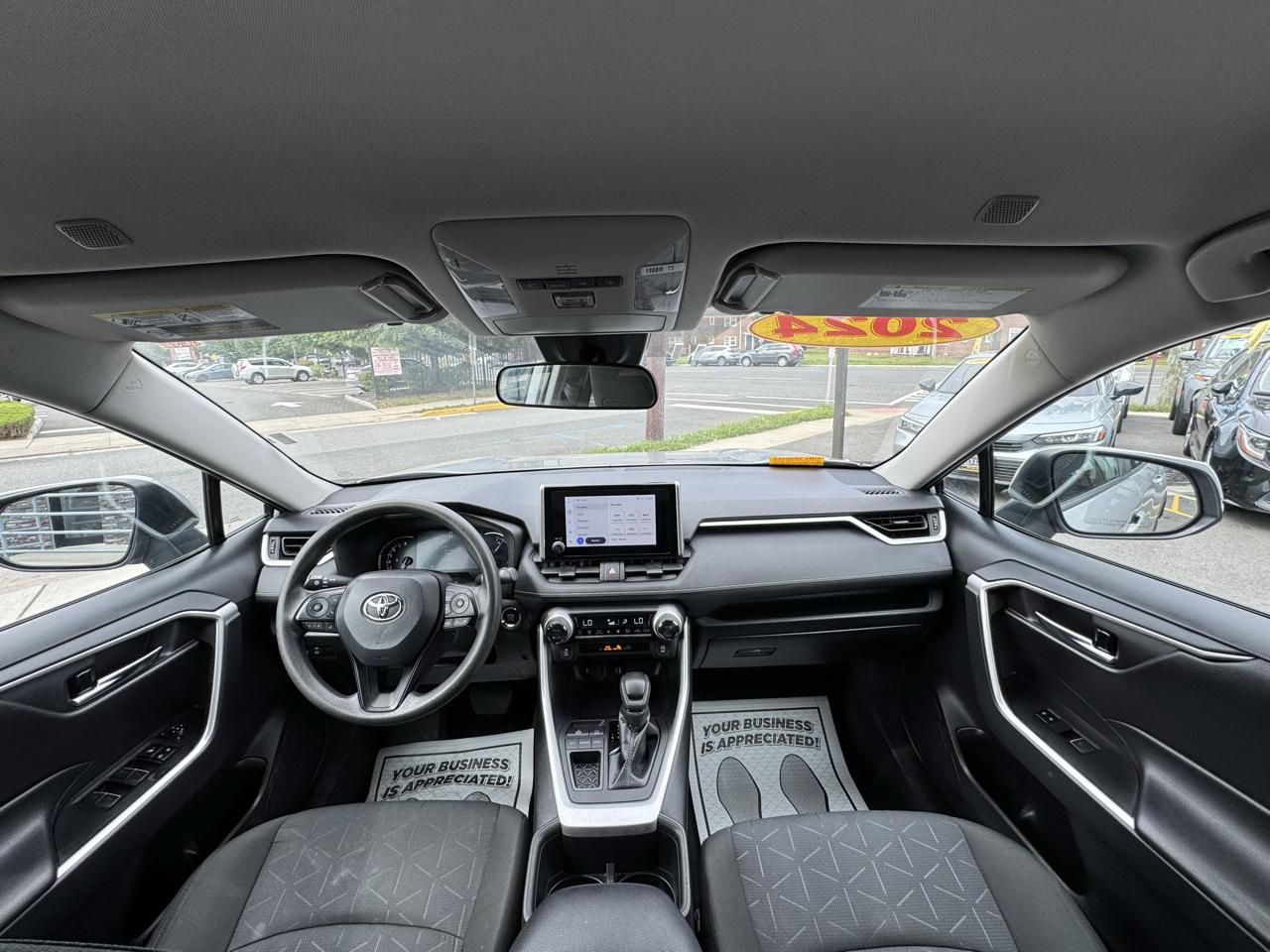 Toyota RAV4 XLE 2024