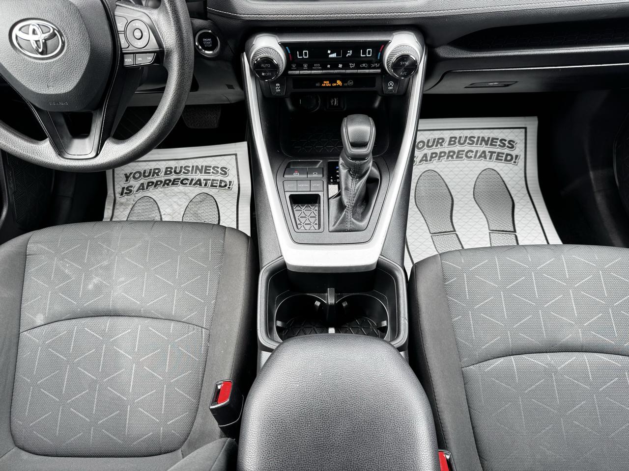 Toyota RAV4 XLE 2024