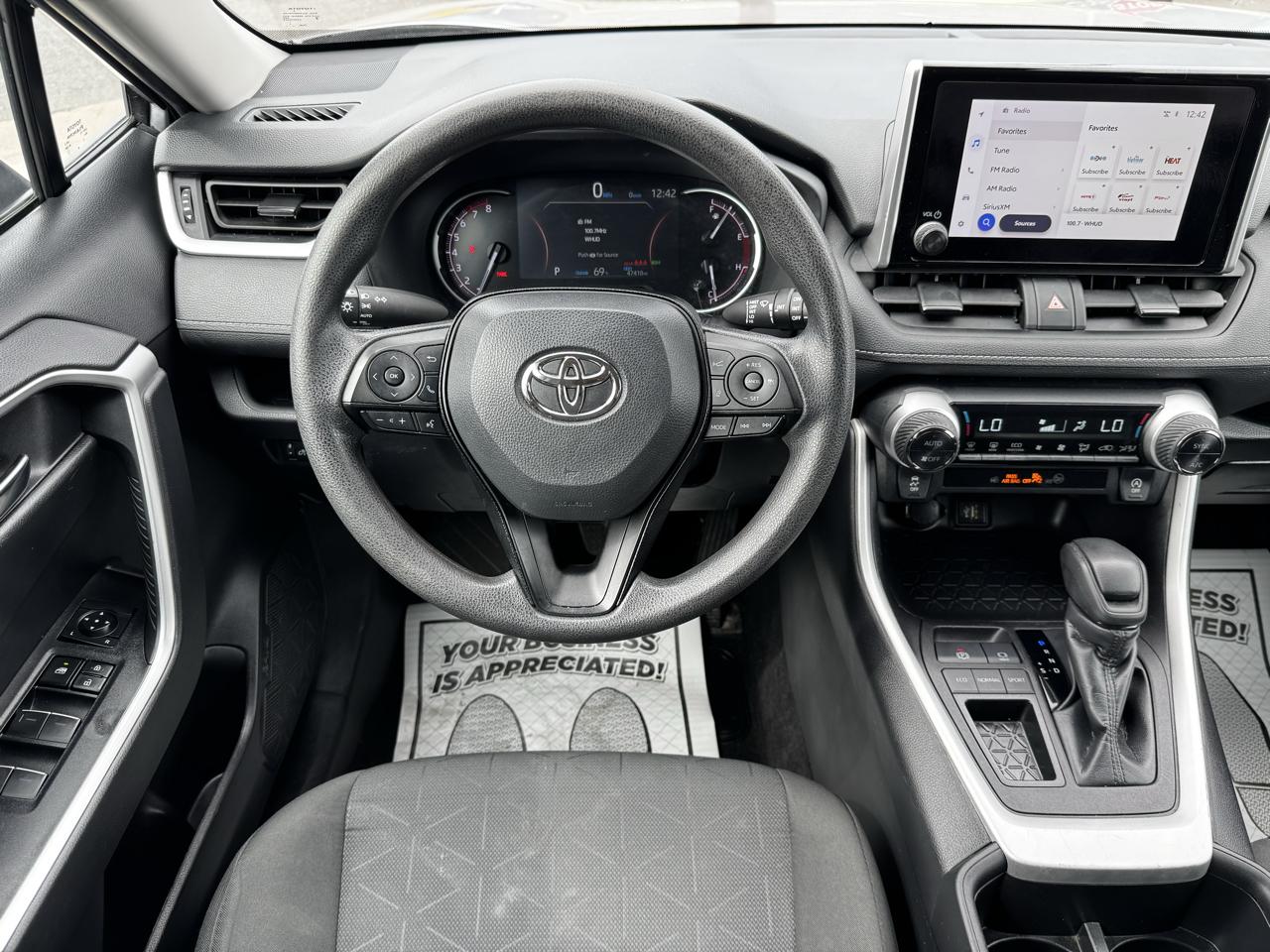 Toyota RAV4 XLE 2024