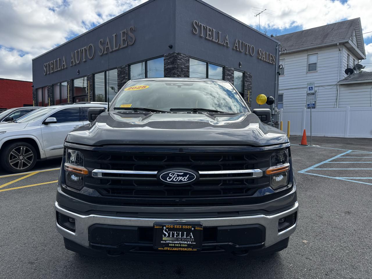Ford F-150 XLT SuperCrew 4WD 2025
