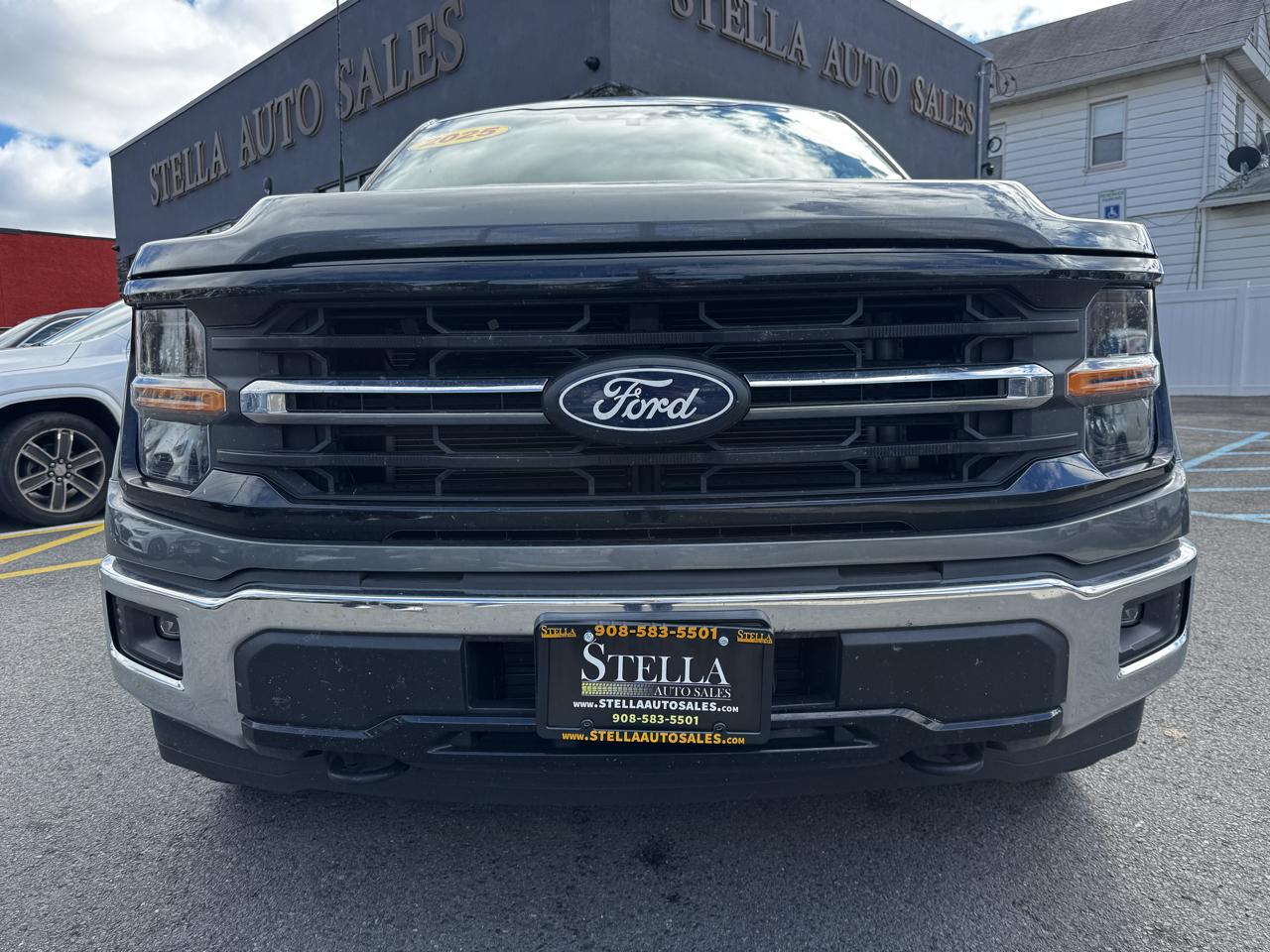 Ford F-150 XLT SuperCrew 4WD 2025