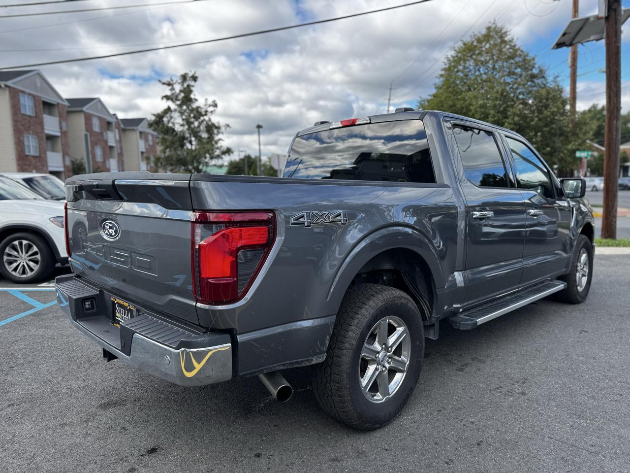 Ford F-150 XLT SuperCrew 4WD 2025