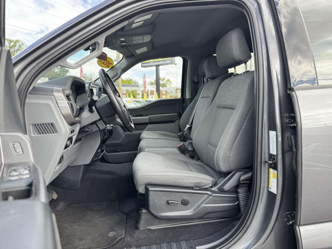 Ford F-150 XLT SuperCrew 4WD 2025
