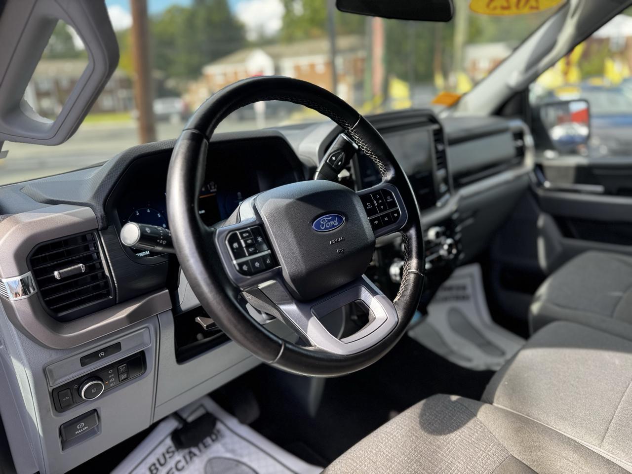 Ford F-150 XLT SuperCrew 4WD 2025