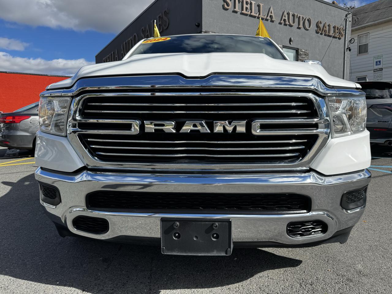 RAM 1500 Laramie Crew Cab SWB 4WD 2024
