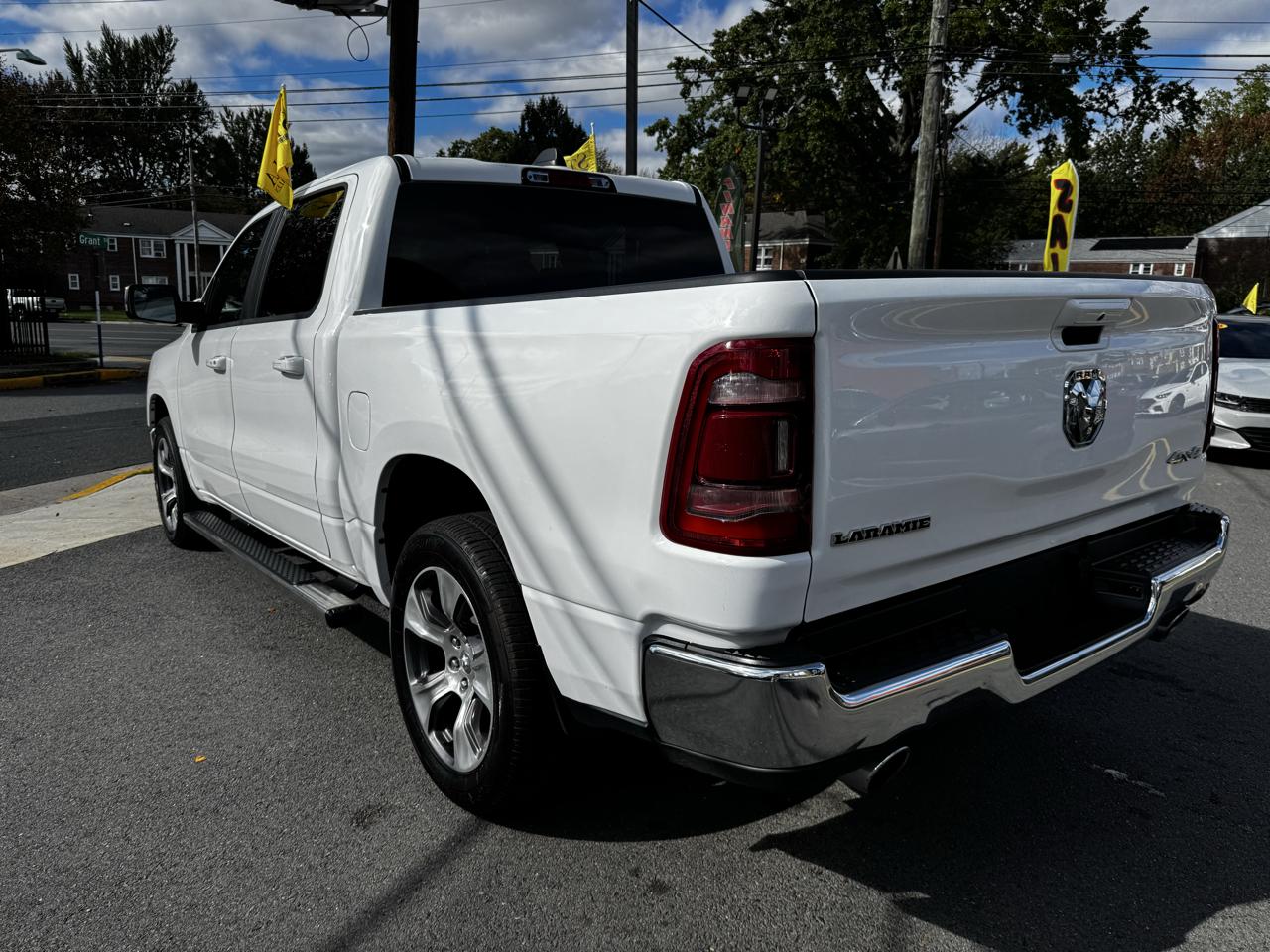 RAM 1500 Laramie Crew Cab SWB 4WD 2024
