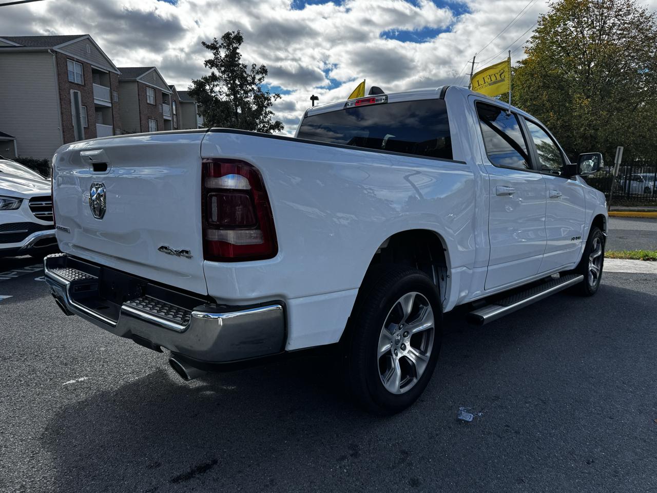 RAM 1500 Laramie Crew Cab SWB 4WD 2024
